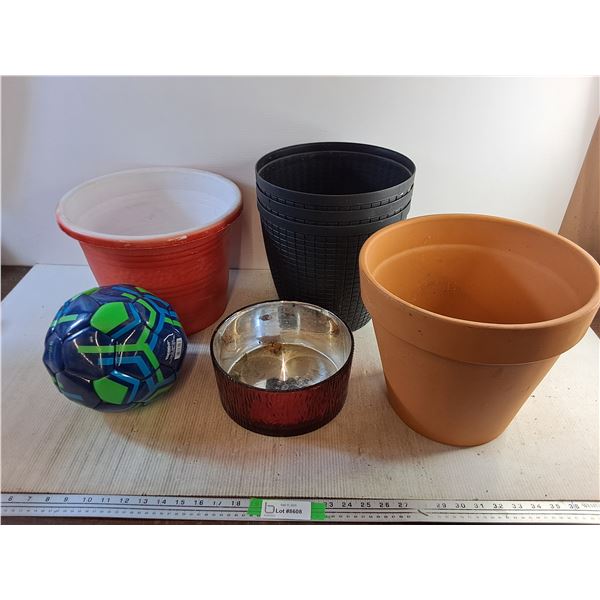 **(6) Planters, Soccer Ball - Cannot Ship
