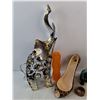Image 2 : Assorted Decorative Figurines, Glass & Novelty Items