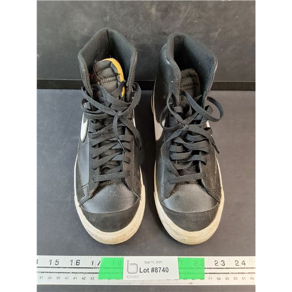 Nike Sneakers - Size 9