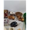 Image 3 : Ying Yang Key Chain, Coin Wallet, Wicker Decor, Shower Hooks, Ceramic Planter, Misc