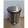 Image 1 : * Garbage Can - 19" x 14" x 26" - PICK UP ONLY