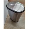 Image 3 : * Garbage Can - 19" x 14" x 26" - PICK UP ONLY