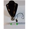 Image 1 : (2) Ladies Necklaces