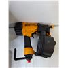 Image 2 : Bostitch Coil-Fed Pneumatic Nailer & Case
