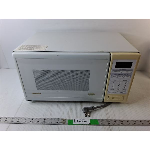 GoldStar Microwave- Powers On -  PICK UP