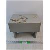 Image 1 : Wooden Foot Stool 14" x 10" x 10", Preferred Pickup