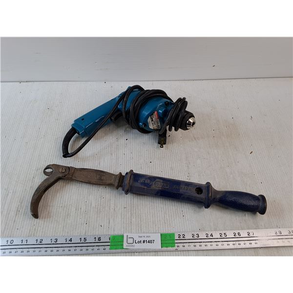 Makita 10mm Power Drill - Powers On, As Is, Gray Nail Puller