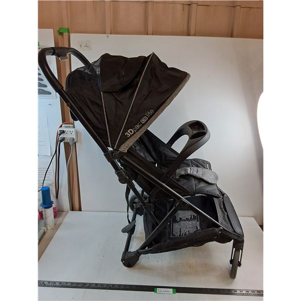 3DpacCS lite Folding Baby Stroller - Missing A Wheel - As is  - PICK UP ONLY