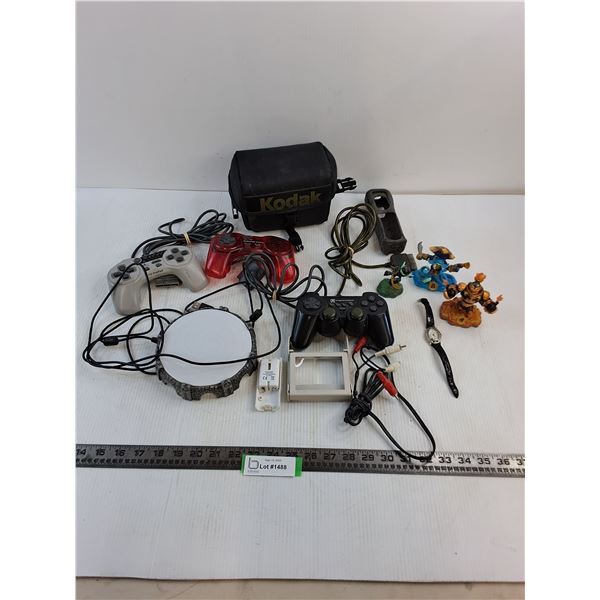Assorted Video Game Controllers/Characters, Miscellaneous Parts/Camera Case