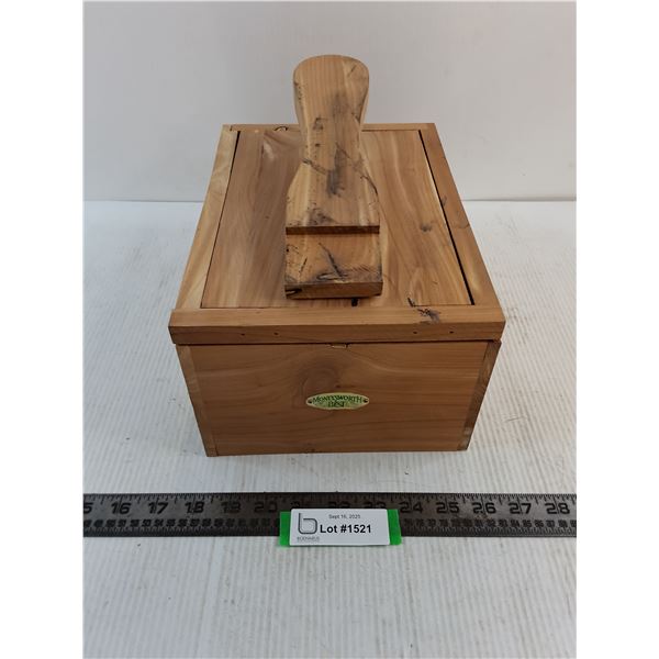 Moneysworth Best Cedar Shoe Shine Box with Contents - 8x8x11"