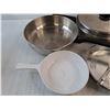 Image 3 : (2) Frying Pans, Ceramic Baking Dish, (2) Strainers