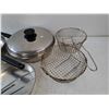 Image 5 : (2) Frying Pans, Ceramic Baking Dish, (2) Strainers