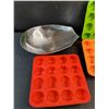 Image 2 : Scale Tray, (6) Silicone Molds