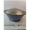 Image 1 : Old Enamel Bread Pan With Lid - PICK UP