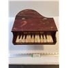 Image 1 : #Vintage Schornhut Miniature Grand Piano with Actual Key Tones - 13x13x9"