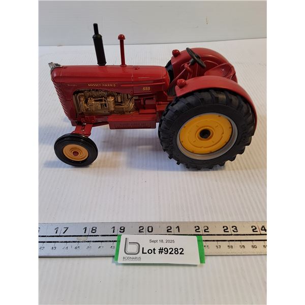 ERTL 1/20 Massey Harris 555 Tractor