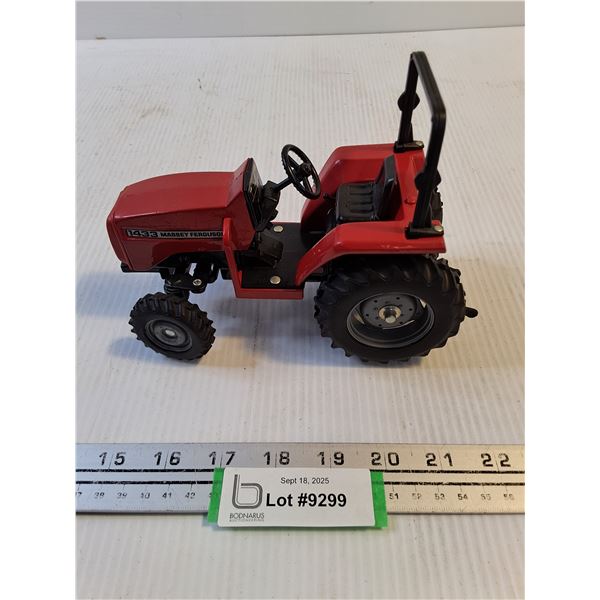 ERTL 1/20 Scale Massey-Ferguson 1433 Tractor