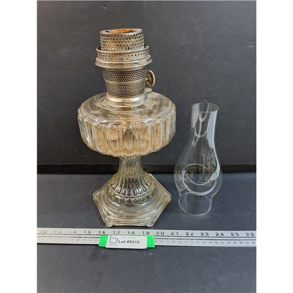 Antique Aladdian B-106 Corinthian Clear Glass Kerosene/Oil Lamp & Glass Hurricane