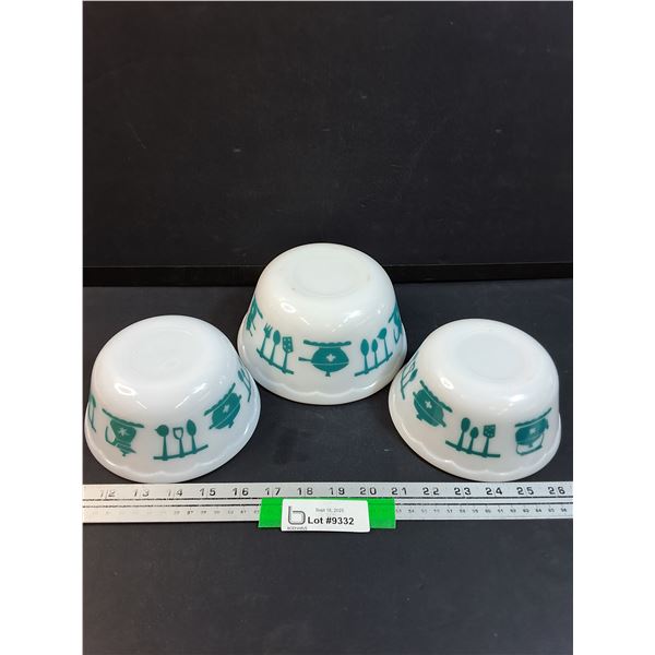 (3) Vintage Hazel Atlas Kitchen Aid Mixing Bowls Set
