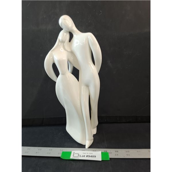 Royal Doulton Lovers Statue- Has Crack