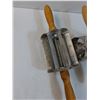 Image 3 : (2) Vintage Dough Rolling Pins/Cutters
