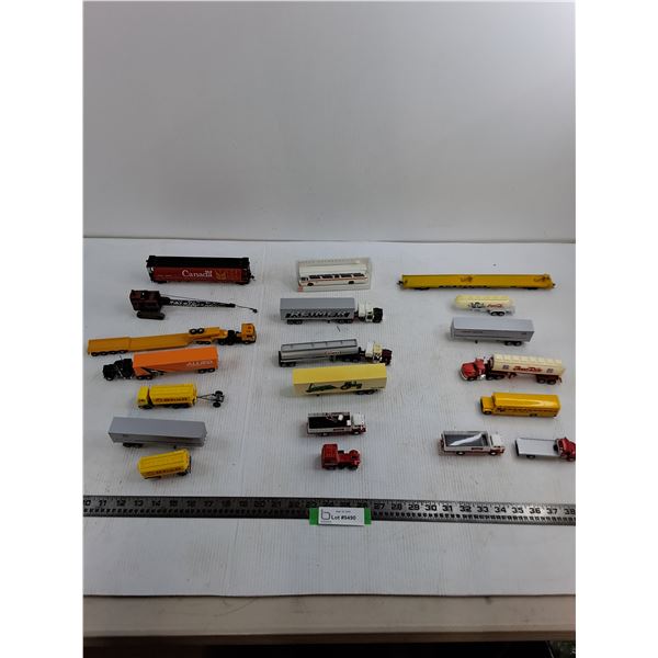 (20) Size N Model Train Cars & Assorted Vehicles