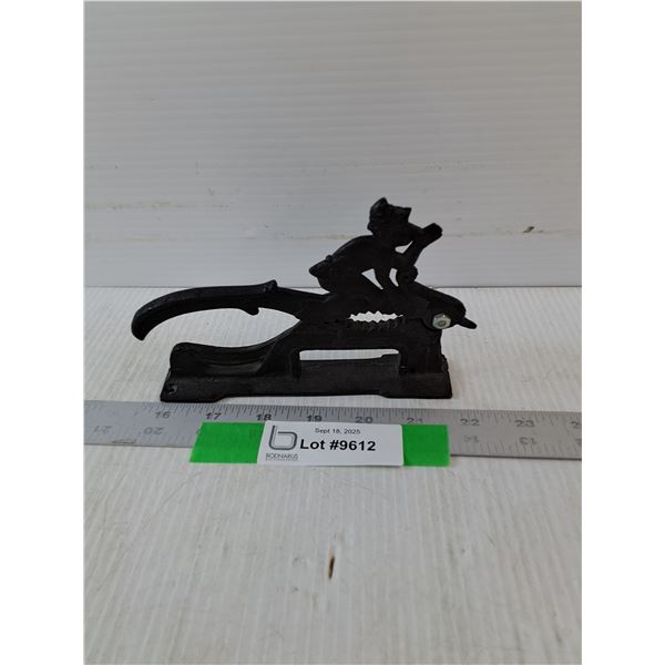 Vintage Cast Iron Nut Cracker