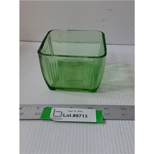 Uranium Criss Cross Square Refrigerator Dish- 4" x 4" x 3"- No Lid