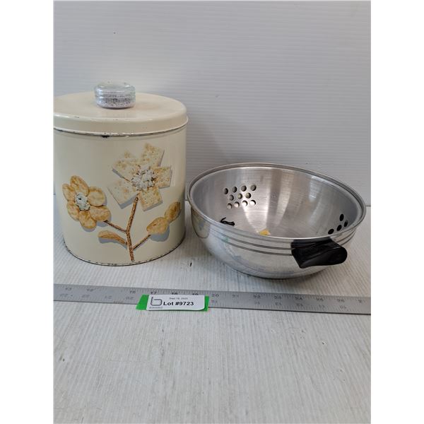 Tin Container & West Bend Warm ŉ Serv(Has Aluminum Basket)