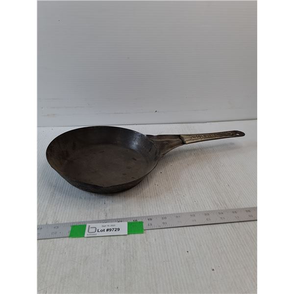 Woolworth Frying Pan- 9.5" x 18"