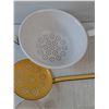 Image 5 : Vintage (2) Metal Kitchen Strainers & (2) Soup Ladles