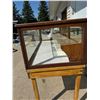 Image 8 : VINTAGE DISPLAY CASE - WOOD AND GLASS, ON STAND
