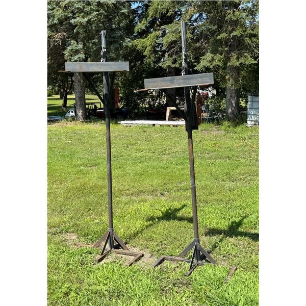 ADJUSTABLE SUPPORT STANDS