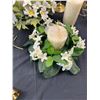 Image 4 : Gold & Floral Candle Decor