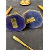 Image 7 : Gold & Floral Candle Decor