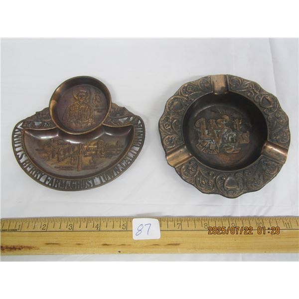 2 Vintage Ashtrays  Knotts Berry Farm and Las Vegas