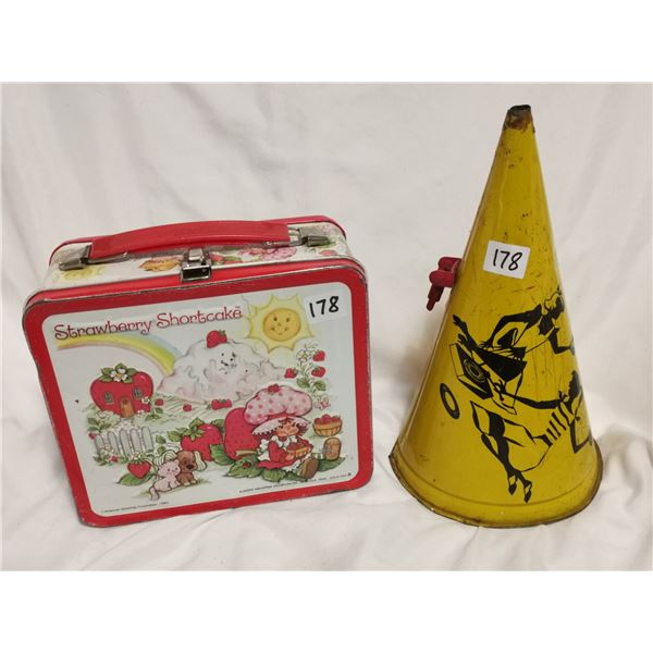 Strawberry shortcake lunch box+vintage speaker