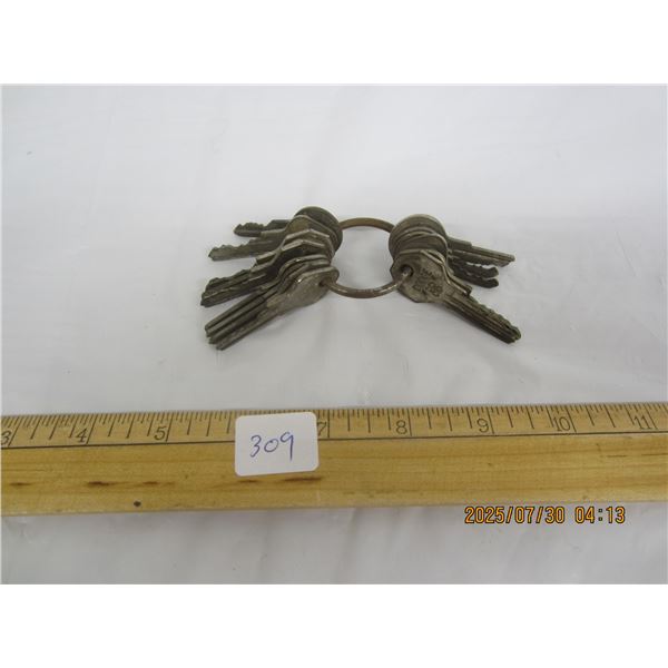 Lot of Vintage Car Keys Some Marked Dodge