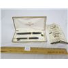 Image 6 : Antique Sheaffer's Pen and Pencil Set with a 14kt Gold Nib 1952-1959 Snorkel Pen in Display Box