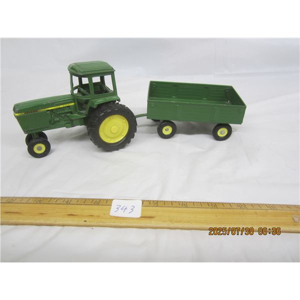 Ertl Vintage John Deer Tractor with Bale Wagon