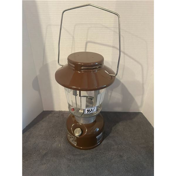 Coleman lantern 521B- like new