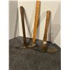 Image 4 : 2 mining picks 10" and 13" head
