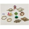 Image 1 : Eleven vintage broaches