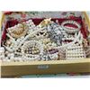 Image 1 : Pearl jewelry lot, lots of items