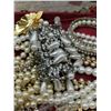 Image 4 : Pearl jewelry lot, lots of items