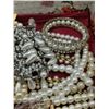 Image 5 : Pearl jewelry lot, lots of items
