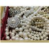 Image 6 : Pearl jewelry lot, lots of items