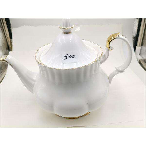 Royal albert valdo's teapot, perfect