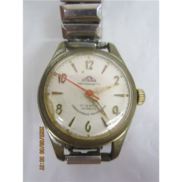 2 Watches Men's Lorus Needs Battery and a Vintage Ladie's Solar Manual  Wind Working