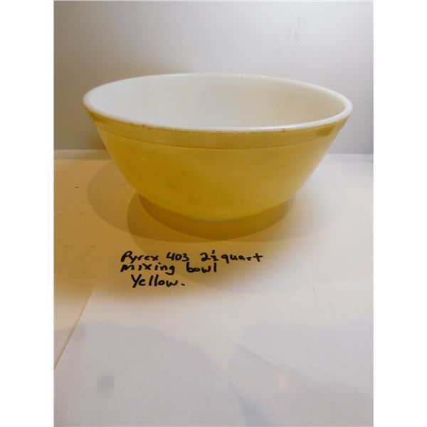 YELLOW PYREX MIXING BOWL, 403, 2 ½ QT